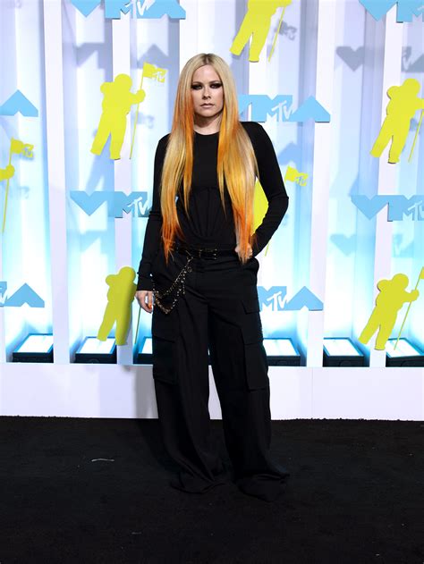 Wearing Versace on IG August 2022 : r/avrillavigne 